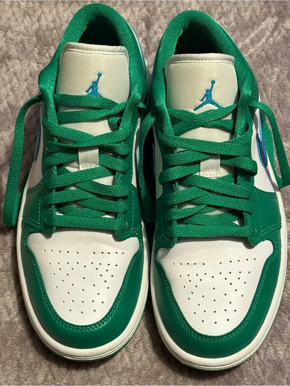Jordan Women’s White, Green & Blue Low-Top Sneakers size 7.5